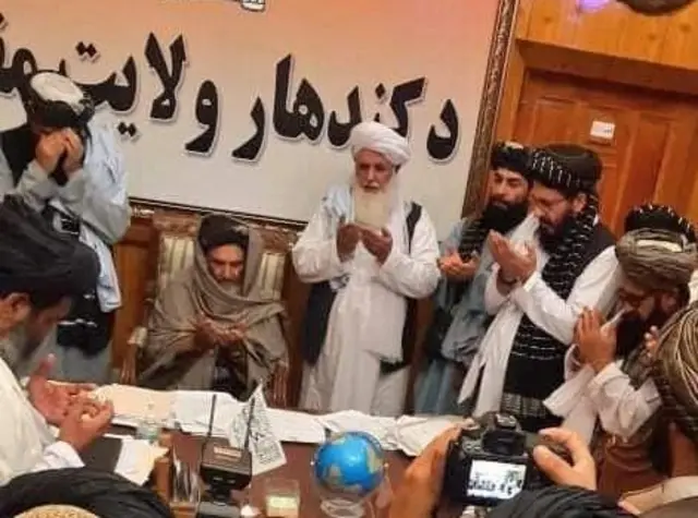 عکسی از مراسم معرفی ملا شیرین