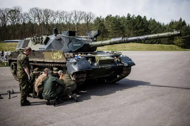 Украинские военные проходят обучение на танках Leopard 1 в Германии