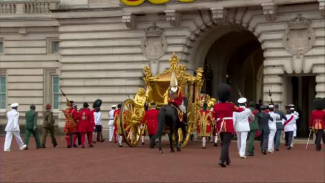 Ọba Charles ati aya rẹ pada si Buckingham Palace