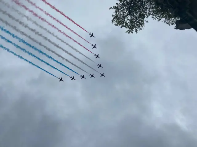 Пролет пилотажной группы "Красные стрелы"