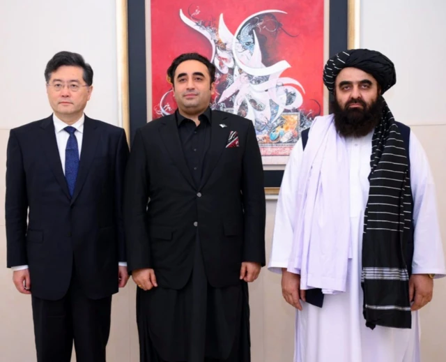 चीन, पाकिस्तान और अफ़ग़ानिस्तान के विदेश मंत्रियों की मुलाकात, क्या बात हुई?