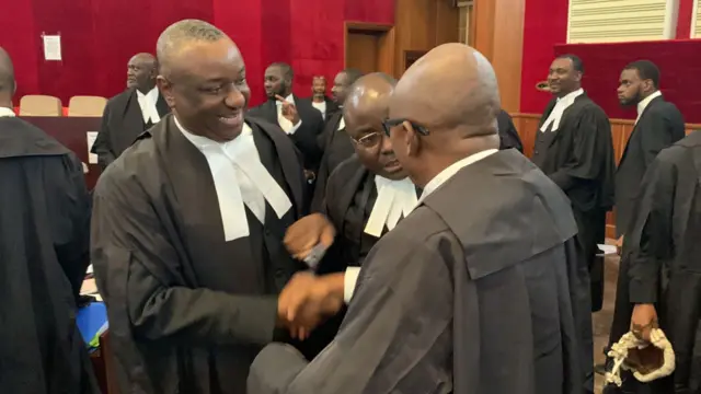 Ọkaiwu Festus Keyamo so n'ime ndị ọkaiwu ndị APC n'ụlọikpe n'ụbọchị 30 Mee 2023