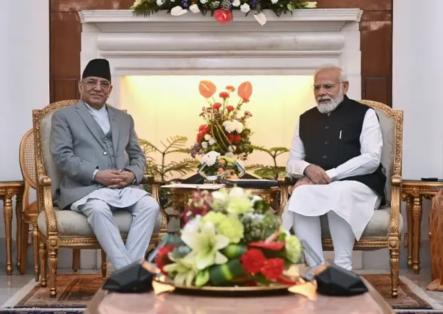 नेपाल के प्रधानमंत्री पुष्प कमल दाहाल प्रचंड और भारत के प्रधानमंत्री नरेंद्र मोदी