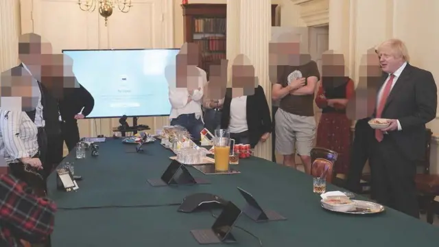 बोरिस जॉनसन पर 2020 में कैबिनेट रूम में जन्मदिन की पार्टी में शामिल होने के लिए जुर्माना लगाया गया था