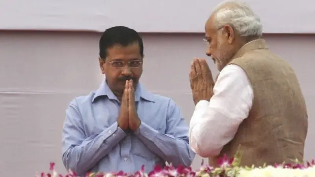 मोदी के साथ केजरीवाल