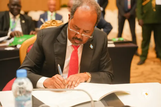 Madax uu kujiro madaxweynaha Soomaliya oo la kulmi doono kooxaha iskuhaya Sudan