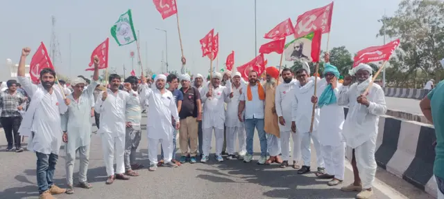 कुरुक्षेत्र में नेशनल हाईवे पर डटे हुए हैं किसान, एमएसपी की लड़ाई