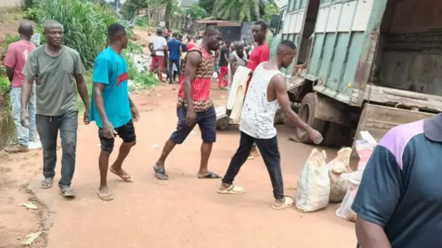 Ndị ahịa osisi nke Umuonyeali