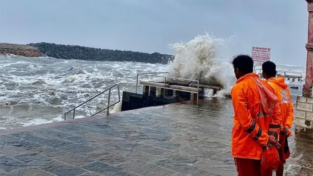 ગુજરાતની નજીક આવ્યું વાવાઝોડું