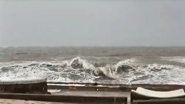 પોરબંદરમાં વાવાઝોડાની અસર શરૂ