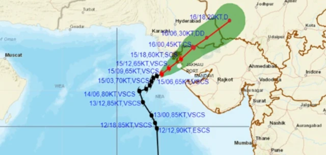 કચ્છમાં ટકરાયા બાદ આ રસ્તે જશે વાવાઝોડું