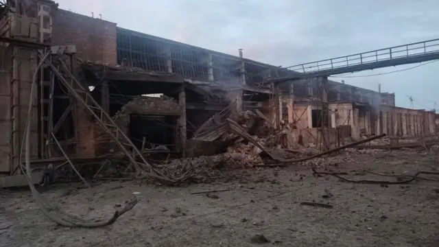 Днепропетровский губернатор опубликовал фото разрушений в резульате ракетного удара по Кривому Рогу
