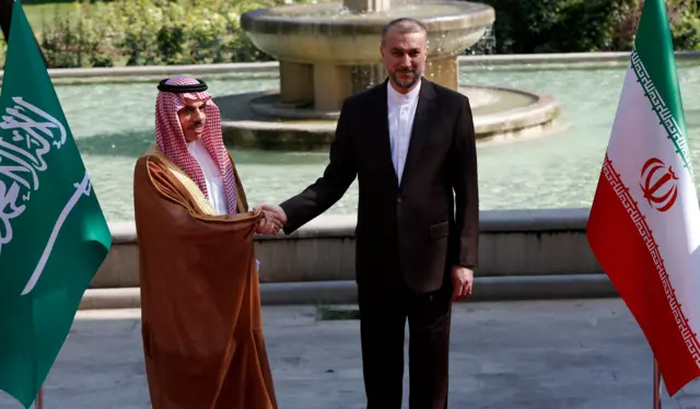 وزير الخارجية الإيراني يستقبل نظيره السعودي في العاصمة طهران