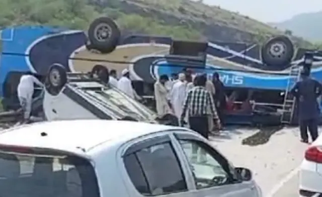 سالٹ رینج کے قریب لاہور-اسلام آباد موٹروے پر بس حادثے میں 10 افراد ہلاک