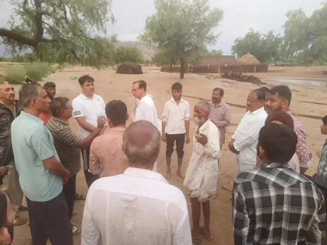राजस्थान में बिपरजोय तूफ़ान के चलते रेगिस्तान में बढ़ जैसे हालात
