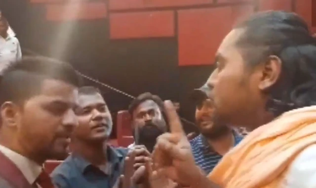 सिनेमा हॉल में घुसकर फिल्म आदिपुरुष की स्क्रीनिंग को रोका गया