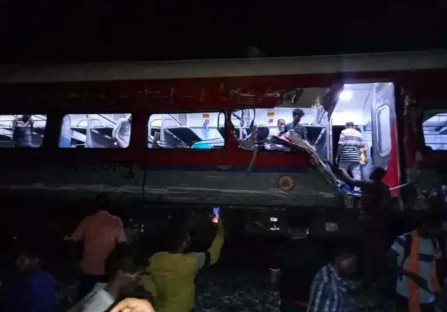 ओडिशा के बालासोर में ट्रेन हादसे के बाद की ये 10 तस्वीरें देखिए