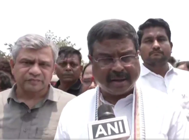 धर्मेंद्र प्रधान और अश्विनी वैष्णव