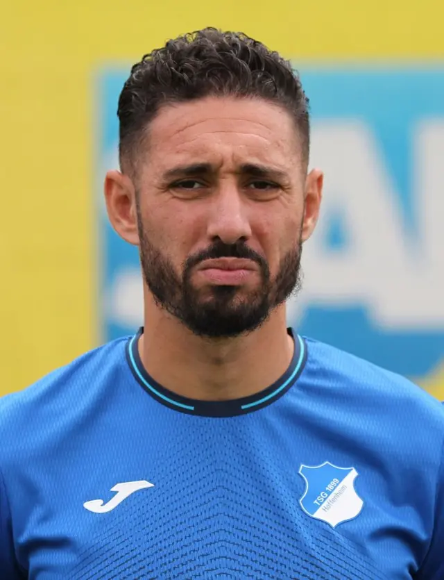 اسحاق بلفوضيل: أنباء عن احتجاز لاعب كرة القدم الجزائري بأحد مراكز الشرطة الفرنسية بتهمة العنف ضد شقيقته