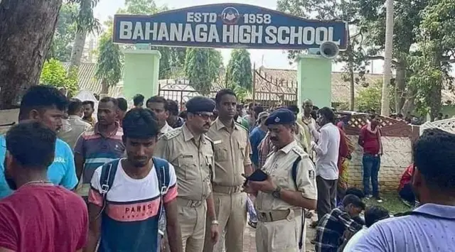 बाहानगा स्टेशन के पास स्थित स्कूल