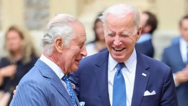 Eze Charles III na Joe Biden