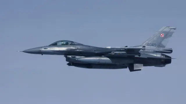 Истребитель F-16 вооруженных сил Польши