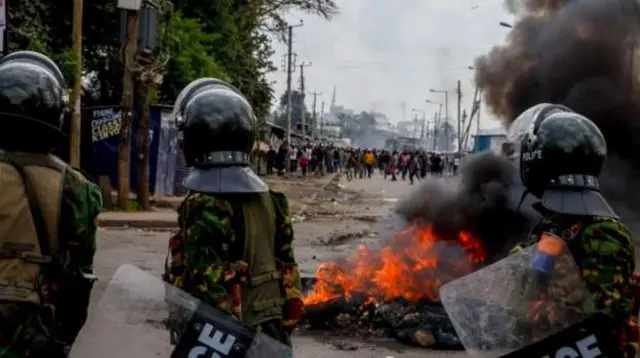 Dibadbaxayaasha iyo booliska Kenya oo is hor taagan