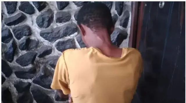 Nwoke a na-ebo ebubo ire ụmụ ya atọ