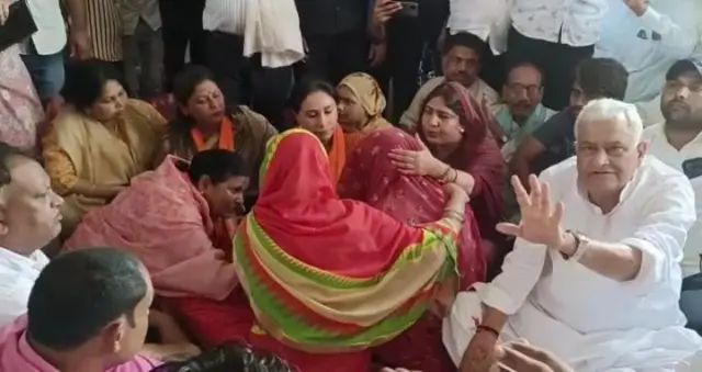 दलित युवती की कथित गैंगरेप के बाद हत्या, कुंए से बरामद शव में एक गोली भी मिली