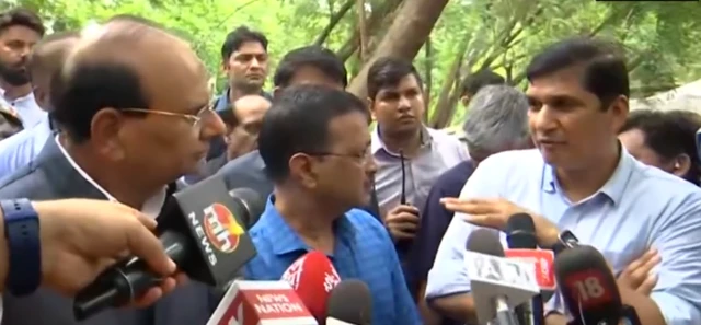 सीएम अरविंद केजरीवाल, उप-राज्यपाल वीके सक्सेना