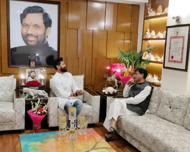 भारतीय जनता पार्टी के नेता और गृह राज्य मंत्री नित्यानंद राय ने लोक जनशक्ति पार्टी रामविलास के राष्ट्रीय अध्यक्ष चिराग पासवान से मुलाकात की है.
