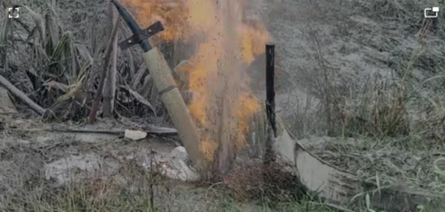 బోరులోంచి వస్తున్న మంటలు