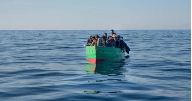 Muhaajiriin ku safraya badda Mediterranean-ka.