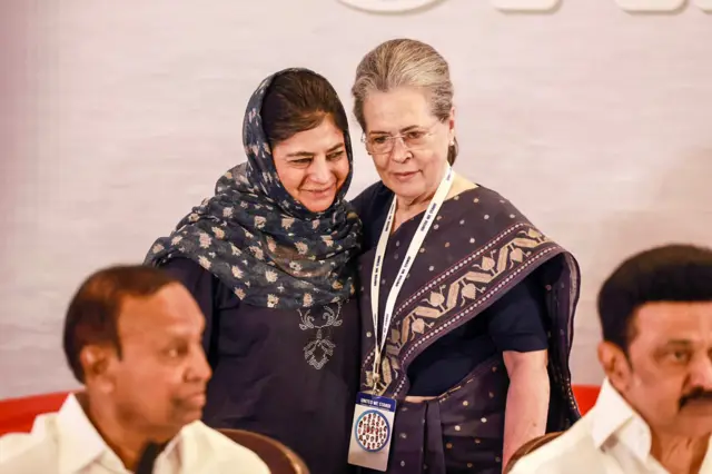 सोनिया गांधी, महबूबा मुफ्ती