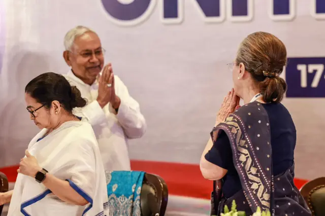 नीतीश ममता सोनिया