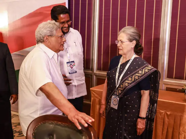 सोनिया गांधी और सीताराम येचुरी