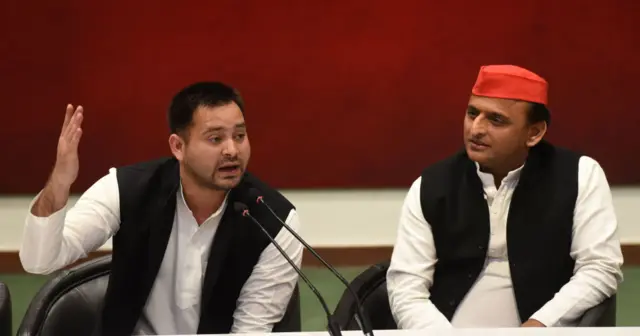 तेजस्वी यादव और अखिलेश यादव