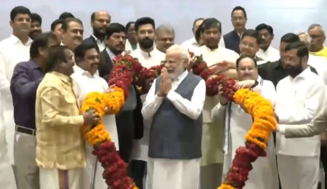 नरेंद्र मोदी