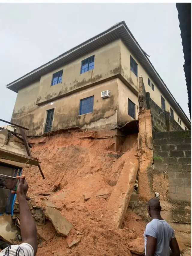 Ebe ụlọ dara tigbuọ ụmụnne abụọ n'Ikorodu Legọs