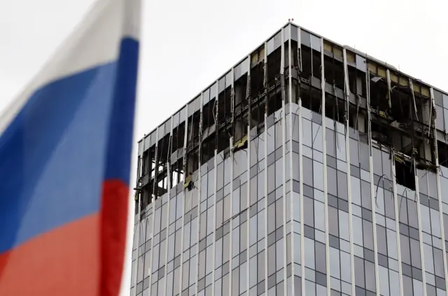 Одно из зданий, пострадавших в результате удара беспилотников по Москве