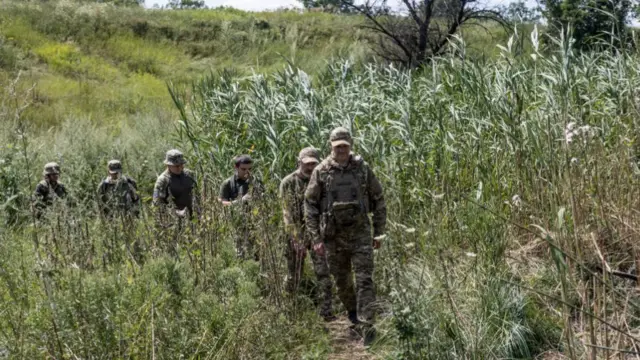 Украинские войска ведут наступательные действия в окрестностях Бахмута