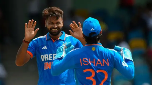 मुकेश कुमार और ईशान किशन