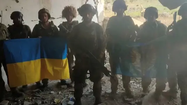 Украинские военные в Старомайорском