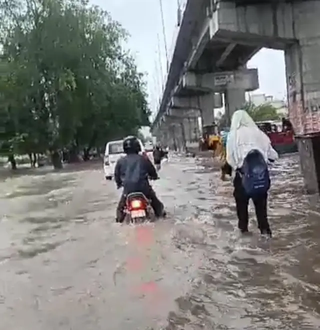 जयपुर में आठ घंटे से तेज़ बारिश जारी