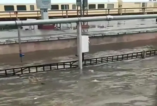 जयपुर में आठ घंटे से तेज़ बारिश जारी