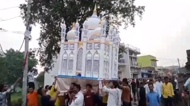 मोहर्रम जुलूस का ताजिया हाईटेंशन तार से टकराया, 4 लोगों की मौत