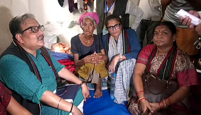 विपक्षी गठबंधन इंडिया के प्रतिनिधिमंडल के मणिपुर दौरे का रविवार को दूसरा दिन है.