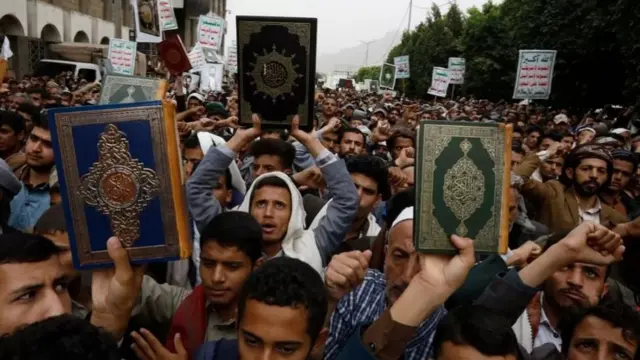 यमन में हजारों लोगों ने कुरान के अपमान को लेकर स्वीडन और डेनमार्क पर गुस्सा जताया.