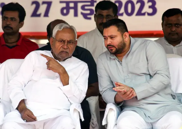 नीतीश-तेजस्वीर