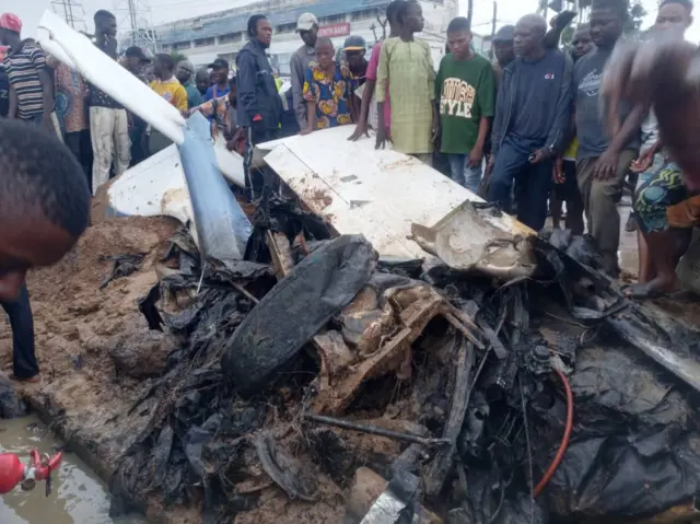 A zọpụtala mmadụ abụọ nọ n'ime ụgbọelu dakpọkasịrị n'Ikeja na Legọọs steeti